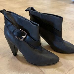 Guess gray leather bootie